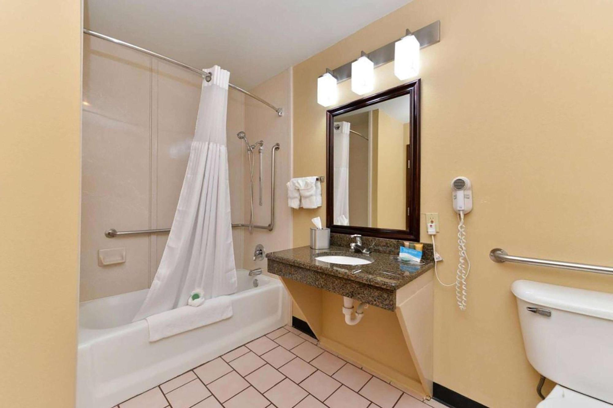 Baymont By Wyndham Ardmore I-35 Exterior photo